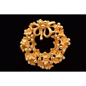 Vintage Christmas Wreath Bow Pin Brooch Brushed Gold Matte Holiday 1980s BinBP